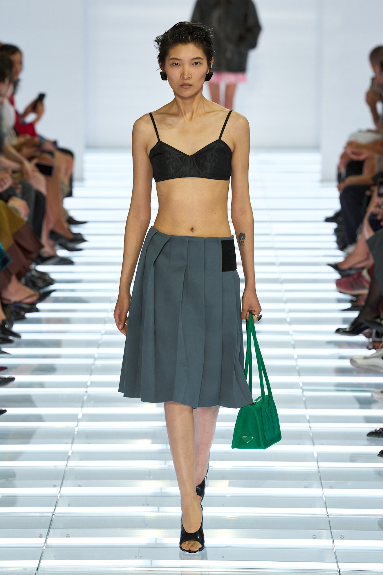 Усі в спідницях: Prada представили колекцію весна-літо 20274