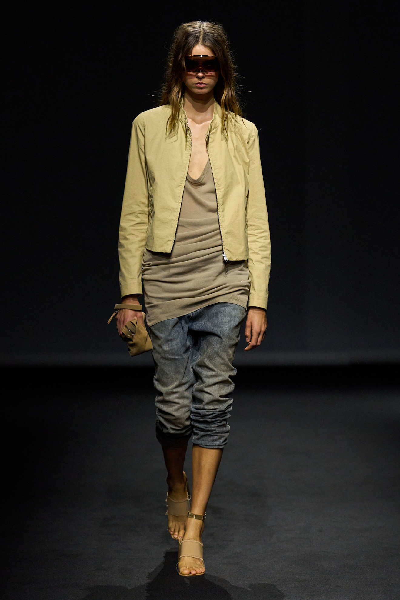 Сорочка стає сукнею, а светр — спідницею: MM6 Maison Margiela представив колекцію весна-літо 202725