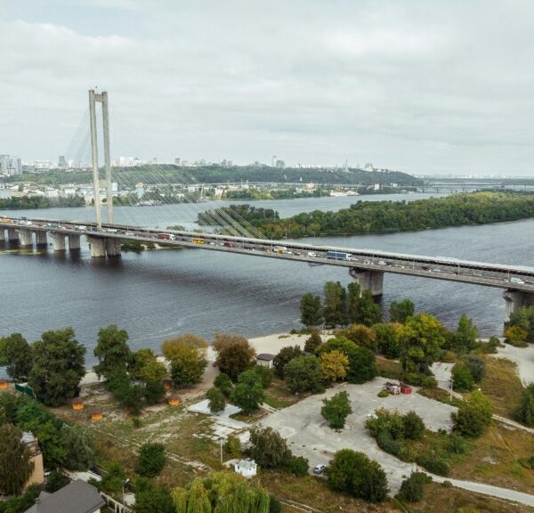 Київ обмежить рух Подільським та Південним мостами під час тривог