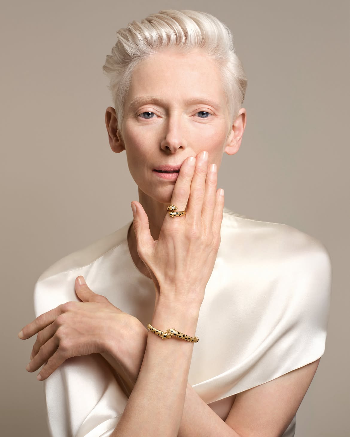 Тільда Свінтон і ювелірний звіринець Cartier: нова глобальна амбасадорка бренду у розкішній зйомці1
