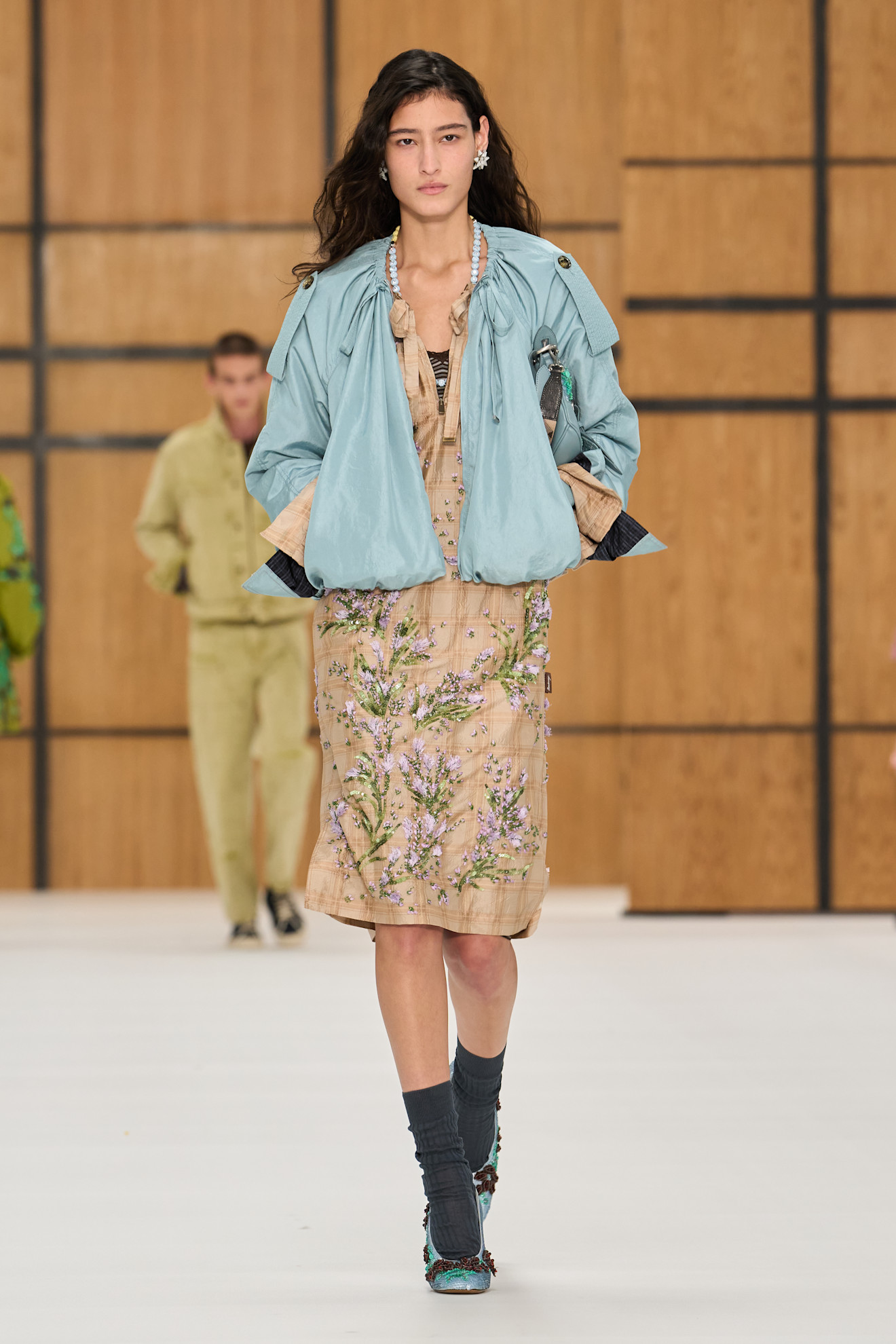 Burberry представив нову колекцію весна-літо 2027, акцентуючи увагу на тренчах 81 Ода тренчу: роздивляємося нову колекцію Burberry весна-літо 202737