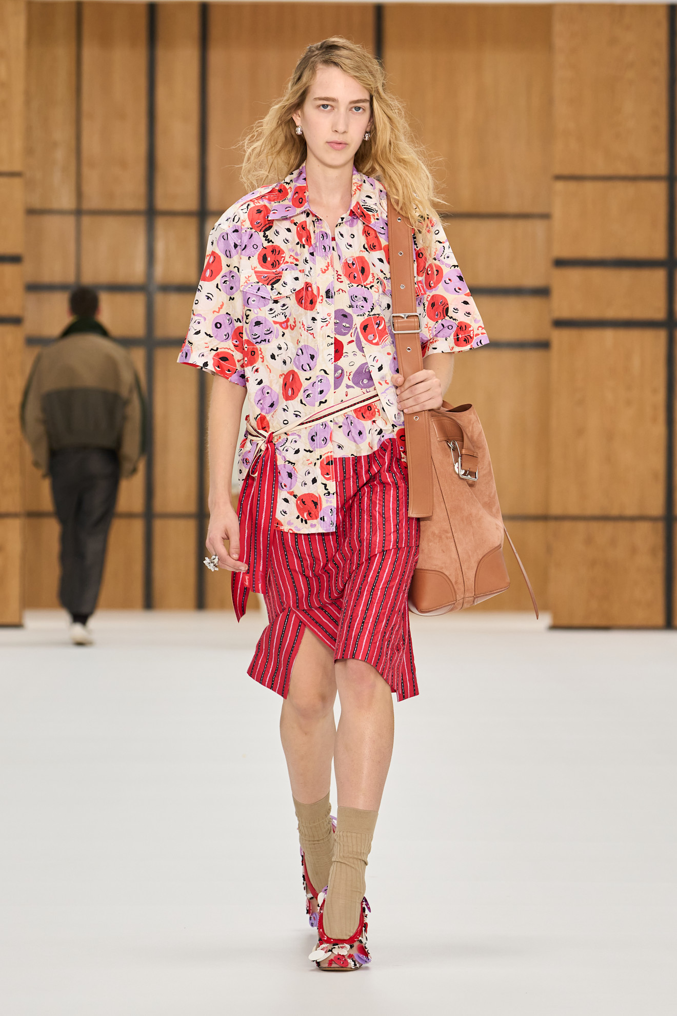 Burberry представив нову колекцію весна-літо 2027, акцентуючи увагу на тренчах 70 Ода тренчу: роздивляємося нову колекцію Burberry весна-літо 202726