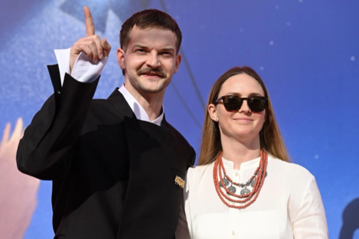 Павло Шпегун вдягнув українське на червоному хіднику Венеційського кінофестивалю 12 Український fashion на червоному хіднику: образ Павла Шпегуна з Венеційського кінофестивалю5