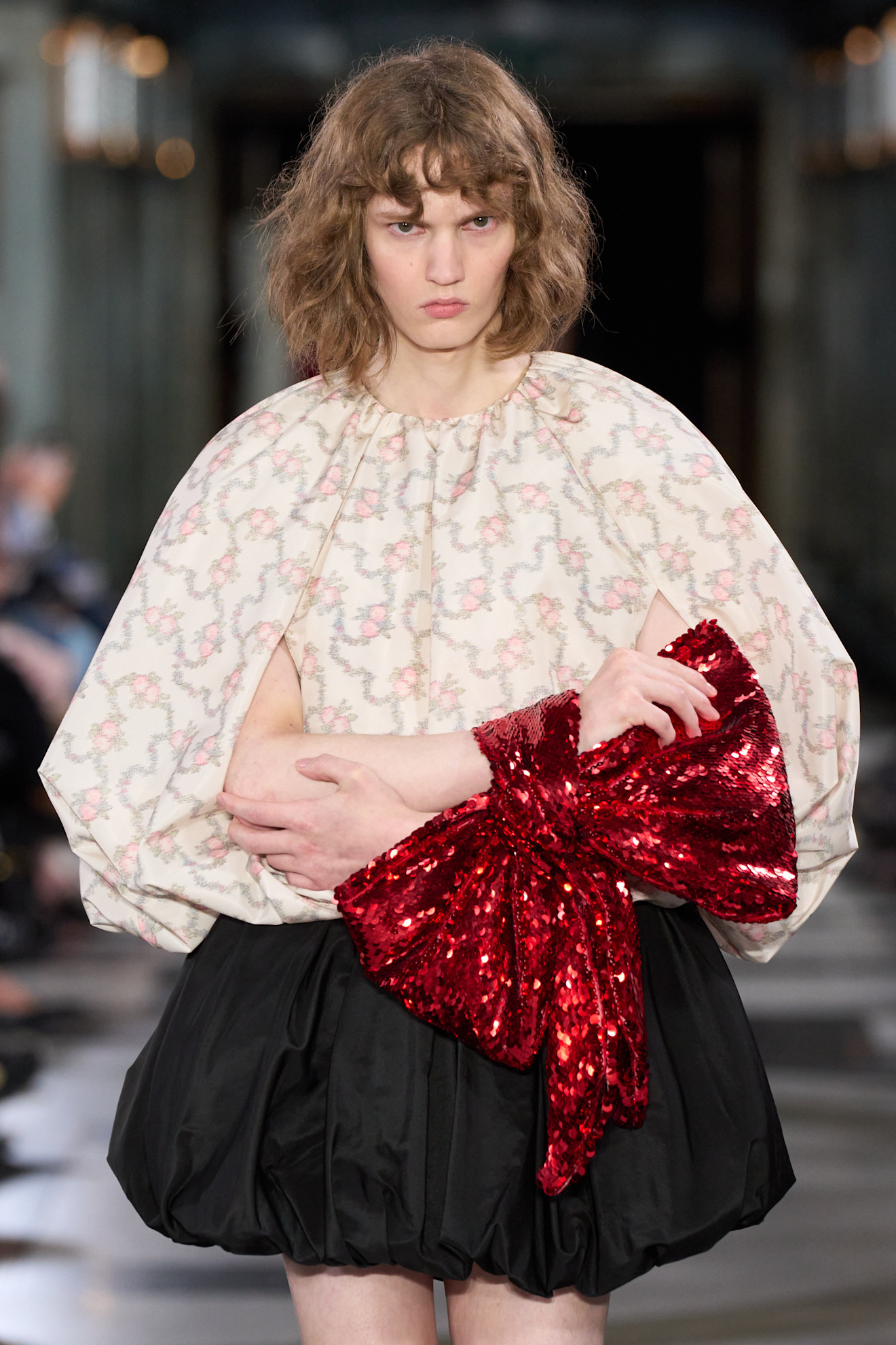 Мікрошорти, рожевий шовк і троянди: що показала Simone Rocha на Тижні моди в Лондоні20