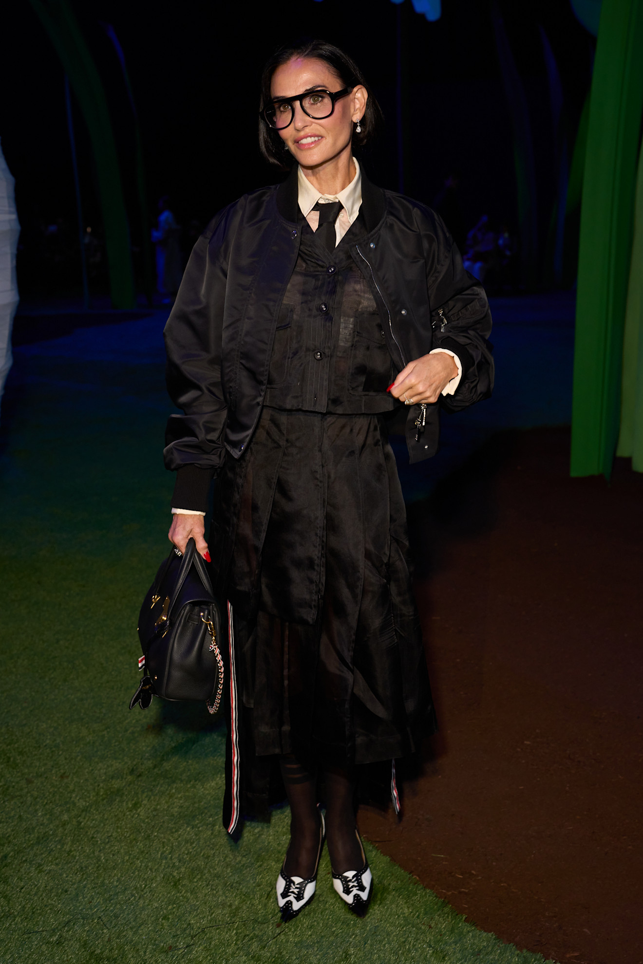 Зірки на показі Thom Browne: Демі Мур, Наомі Воттс та Лієв Шрайбер оцінили нову колекцію 11 Демі Мур, Наомі Воттс, Лієв Шрайбер та інші селебриті на показі нової колекції Thom Browne2