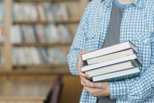 Книжковий ринок: до 40 років українці скуповують новинки найактивніше