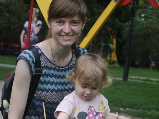 Дочка загиблого Героя АТО подарувала майбутнє дитині з дитячого будинку 9