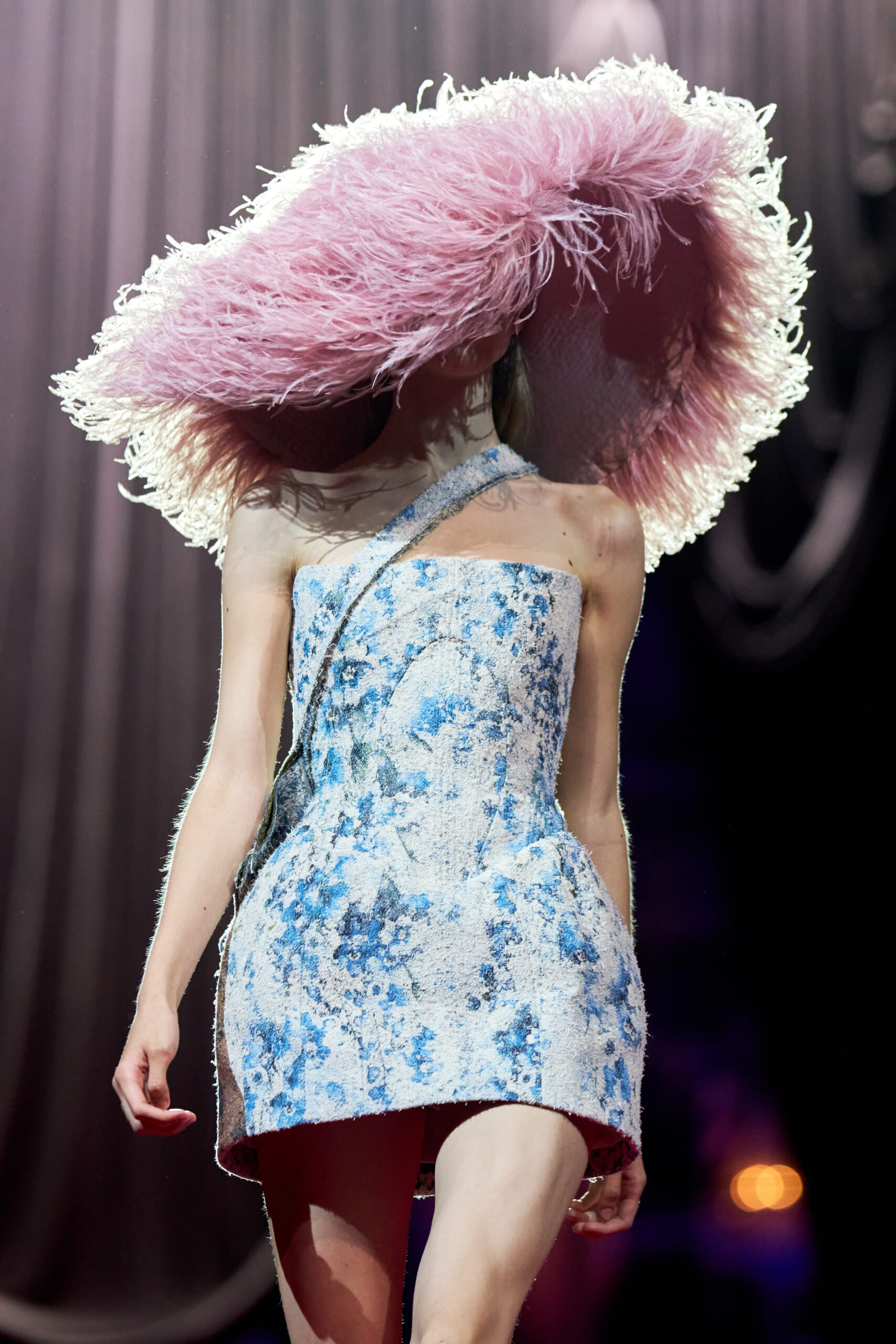 Опера, корсети та театральний масштаб: чим запам’ятався перший показ нового сезону Ukrainian Fashion Week16