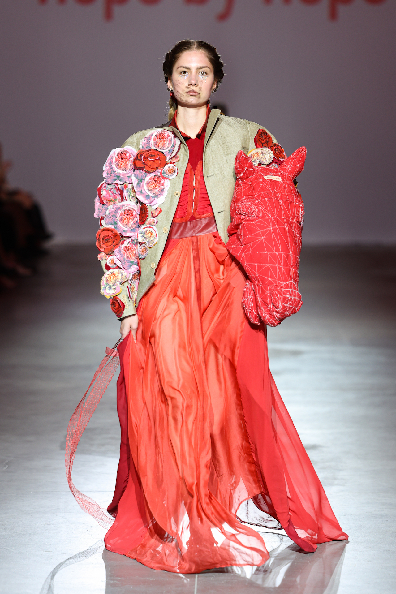 Яким був п'ятий день Ukrainian Fashion Week SS27: яскраві шоу, нові імена та закриття модного тижня86