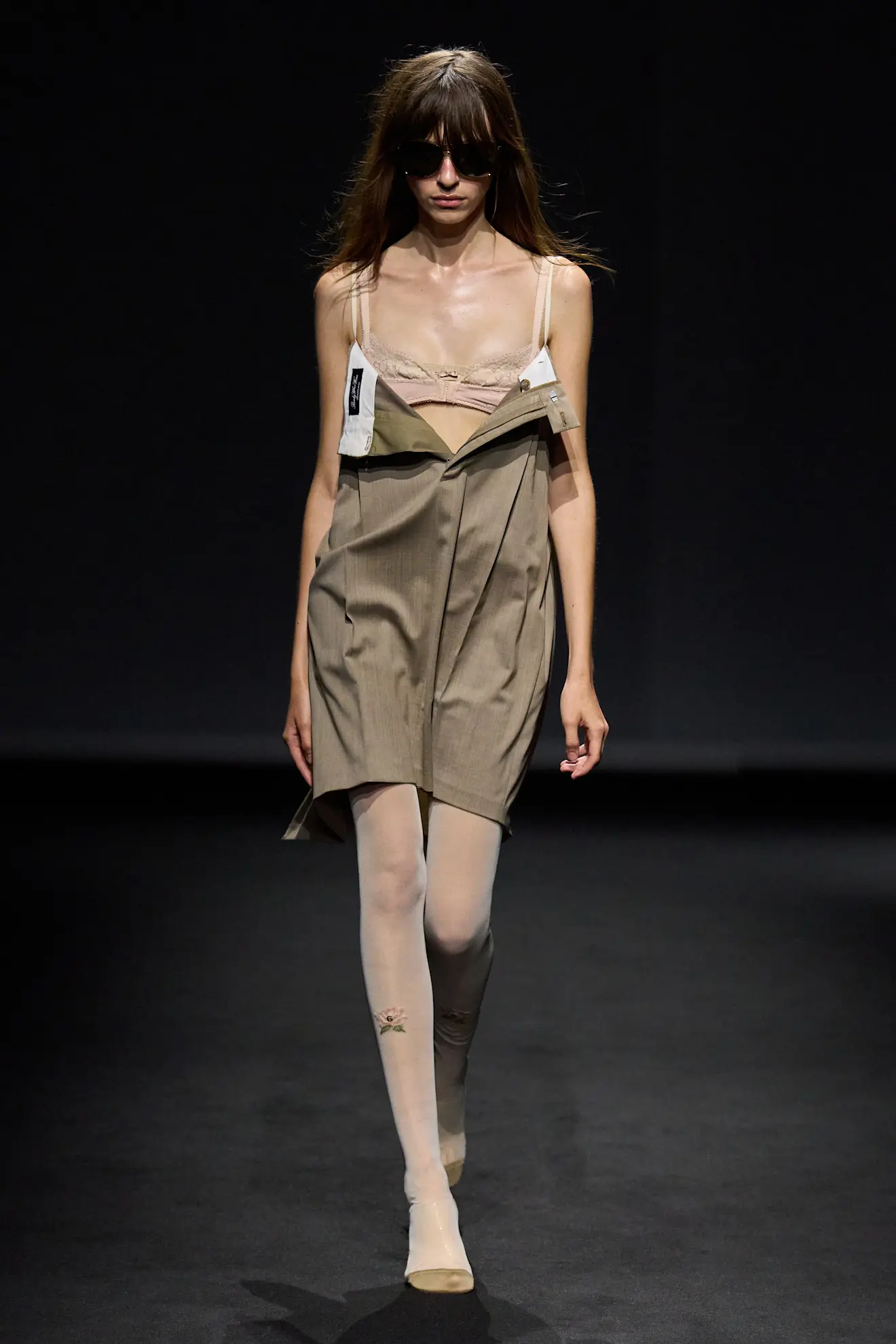 Сорочка стає сукнею, а светр — спідницею: MM6 Maison Margiela представив колекцію весна-літо 20276