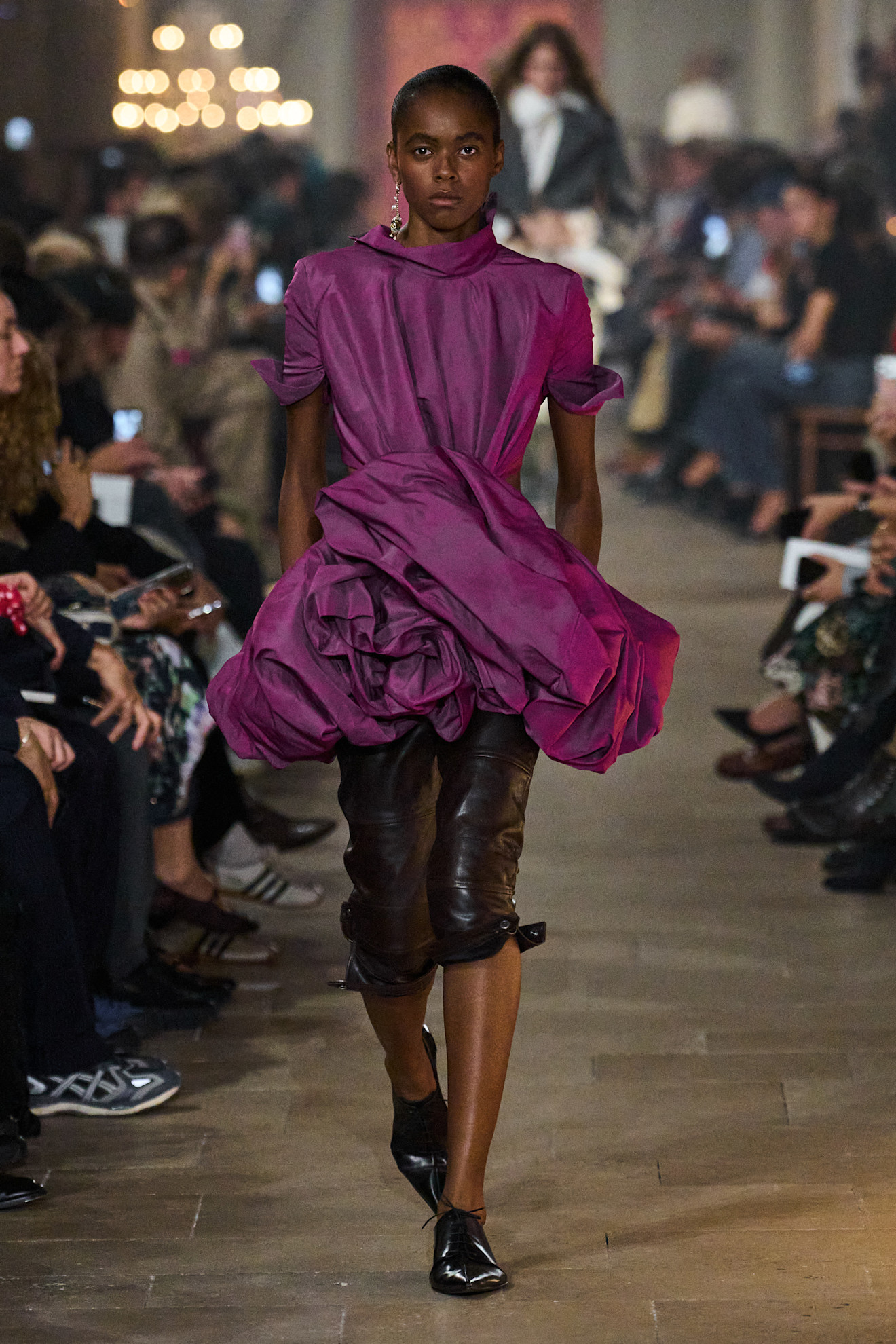 Сучасна Марія-Антуанетта: якою вийшла нова колекція Acne Studios весна-літо 202712