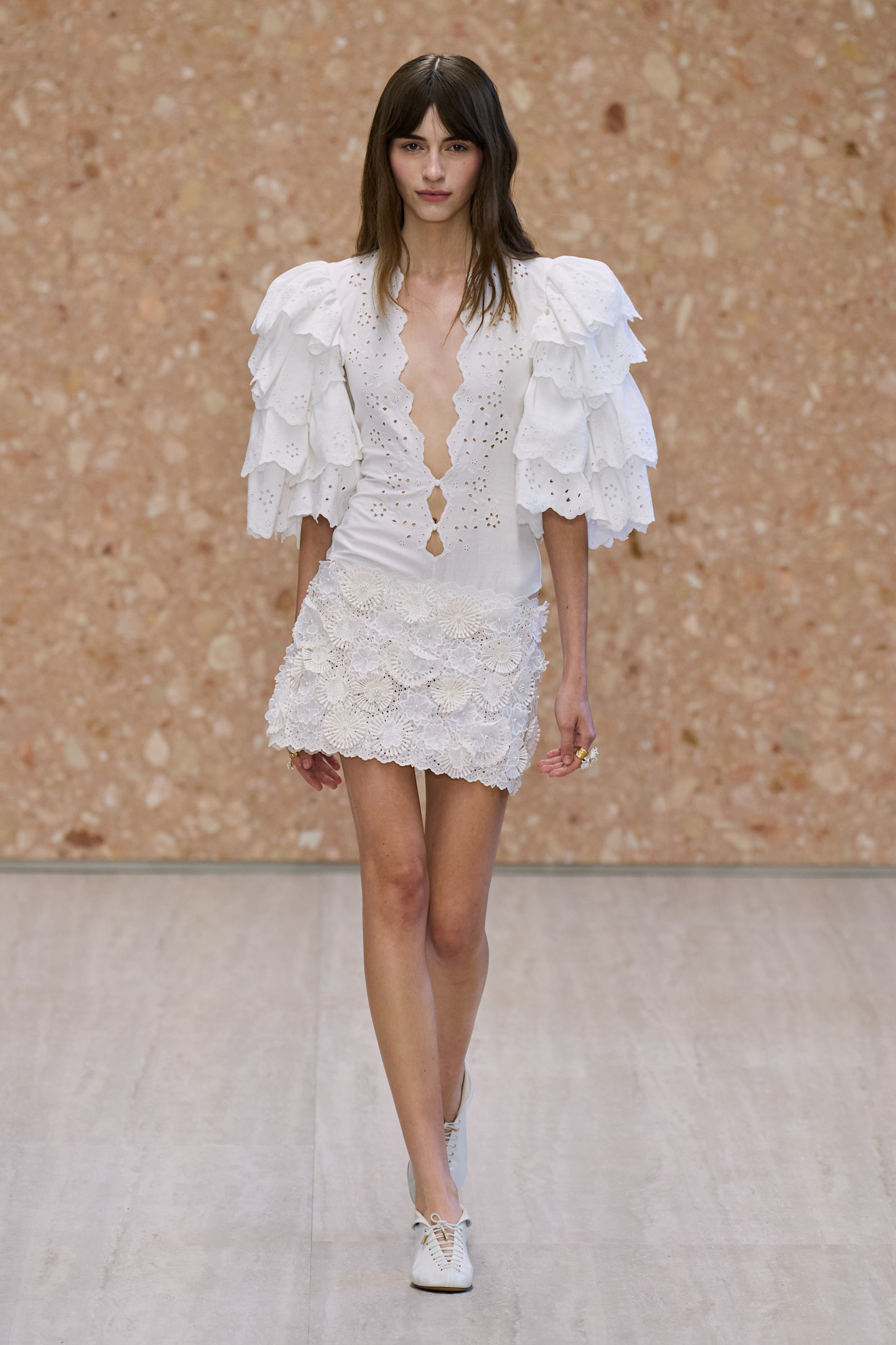 Романтичний код Chloé: Чемена Камалі представила колекцію весна-літо 202716