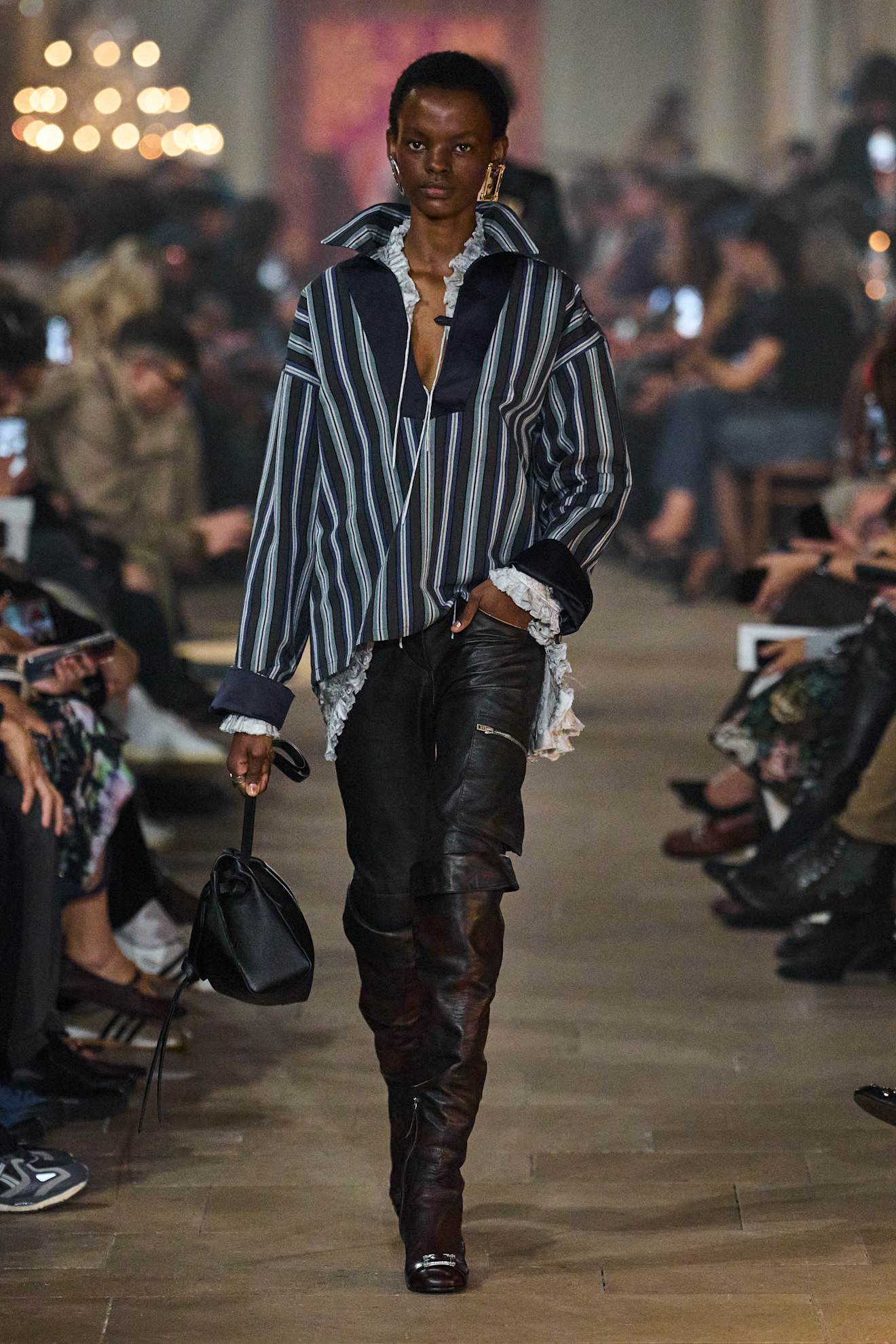 Сучасна Марія-Антуанетта: якою вийшла нова колекція Acne Studios весна-літо 202727