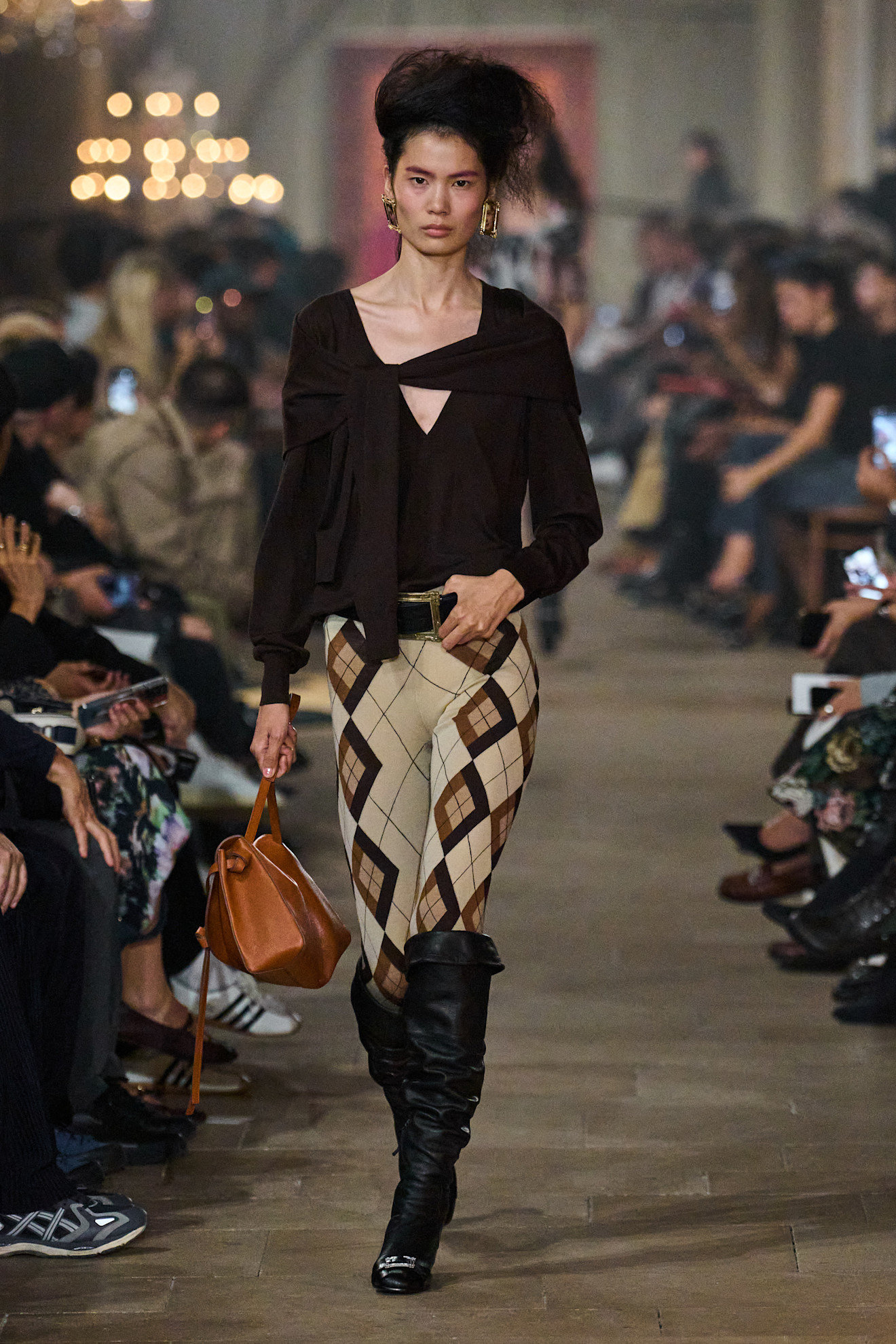 Сучасна Марія-Антуанетта: якою вийшла нова колекція Acne Studios весна-літо 202722