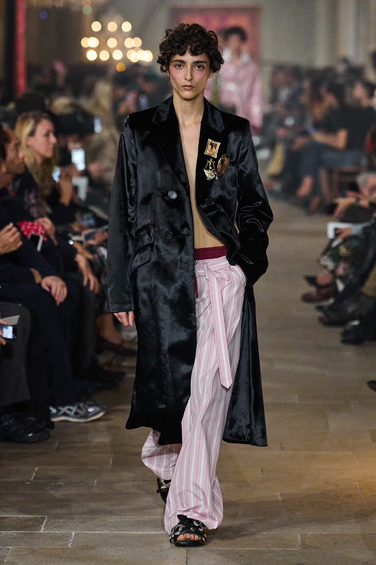Сучасна Марія-Антуанетта: якою вийшла нова колекція Acne Studios весна-літо 202728