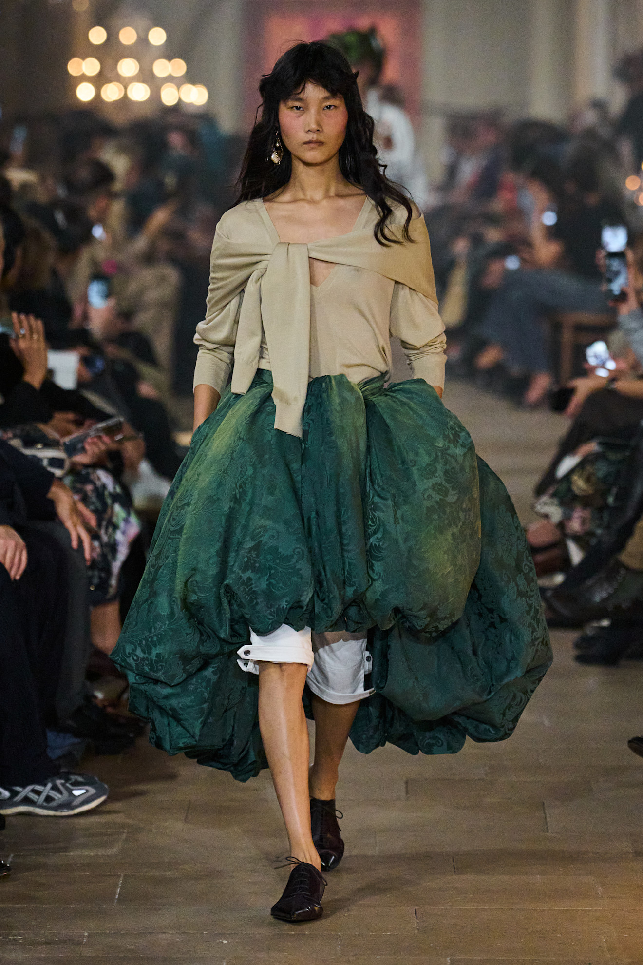 Сучасна Марія-Антуанетта: якою вийшла нова колекція Acne Studios весна-літо 202718