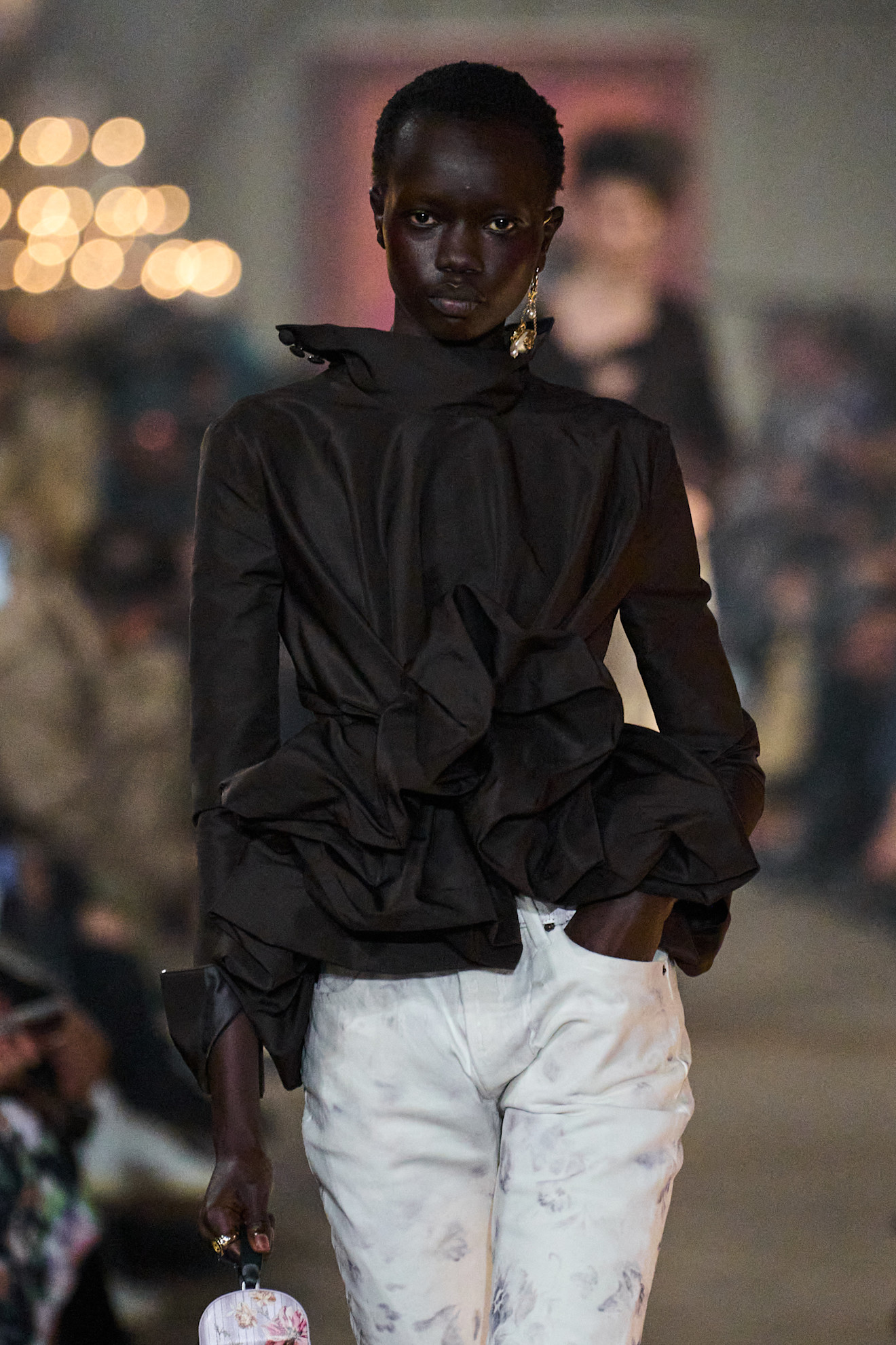 Сучасна Марія-Антуанетта: якою вийшла нова колекція Acne Studios весна-літо 202721