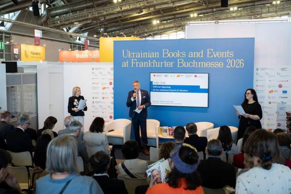 Український стенд на Франкфуртському книжковому ярмарку демонструє втрати галузі та обгорілі книжки 24