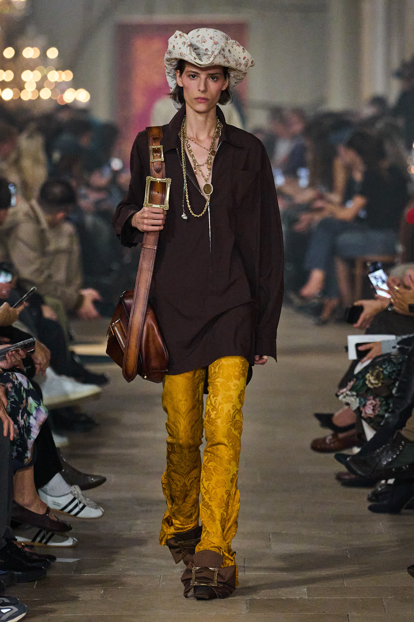 Сучасна Марія-Антуанетта: якою вийшла нова колекція Acne Studios весна-літо 202725