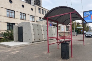 У Києві встановлюють мобільне укриття біля зупинки – bit.ua1