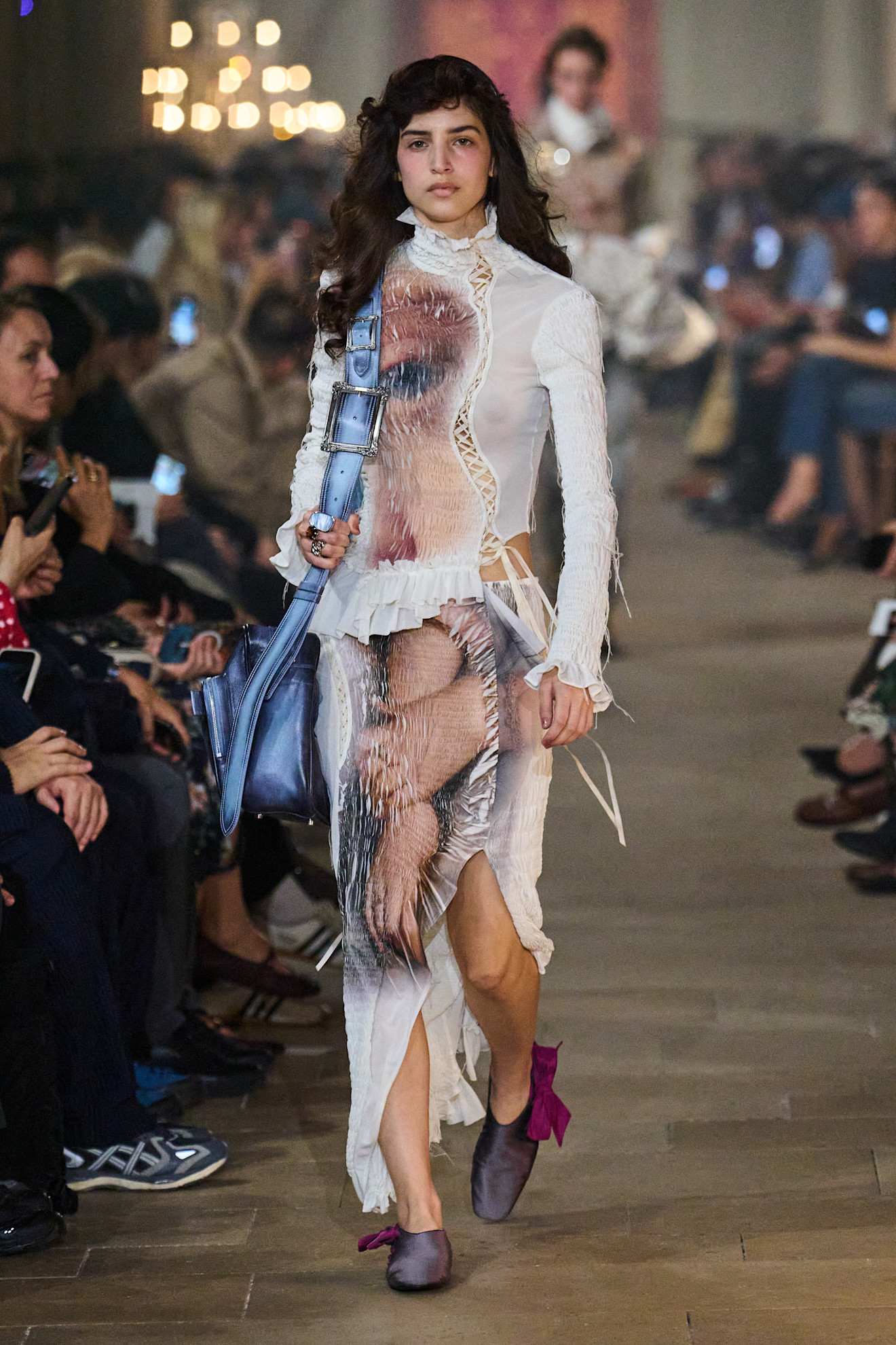 Сучасна Марія-Антуанетта: якою вийшла нова колекція Acne Studios весна-літо 202732