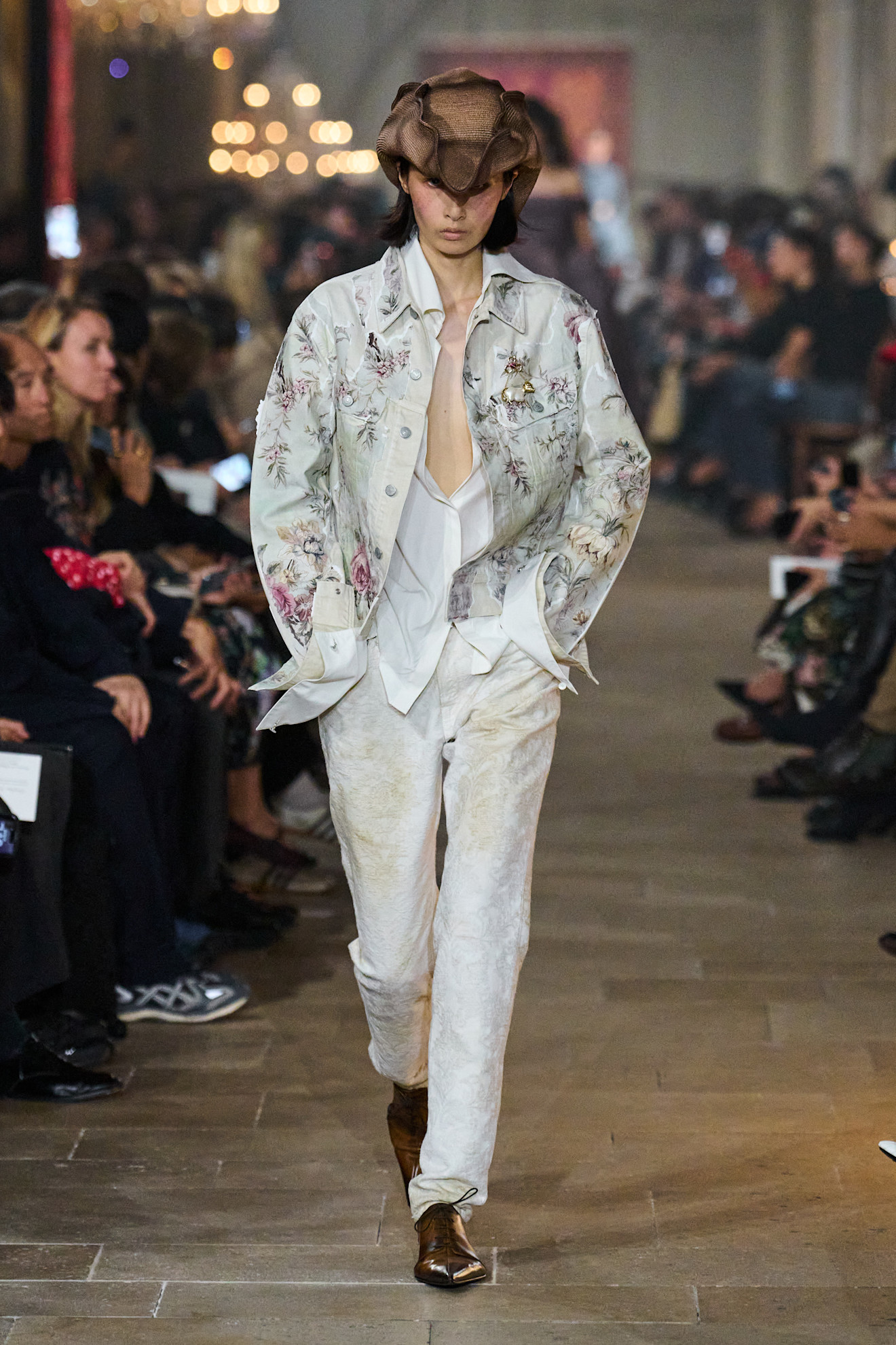 Сучасна Марія-Антуанетта: якою вийшла нова колекція Acne Studios весна-літо 20278