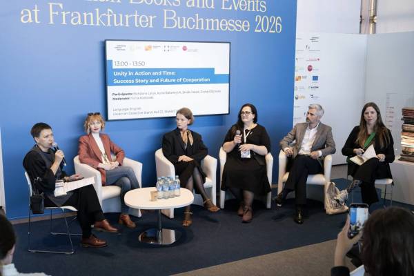 Український стенд на Франкфуртському книжковому ярмарку демонструє втрати галузі та обгорілі книжки 31