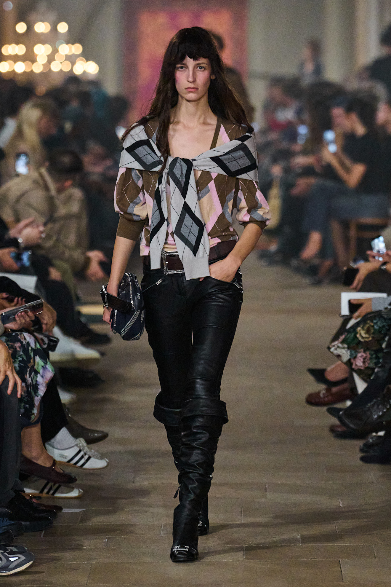 Сучасна Марія-Антуанетта: якою вийшла нова колекція Acne Studios весна-літо 202723