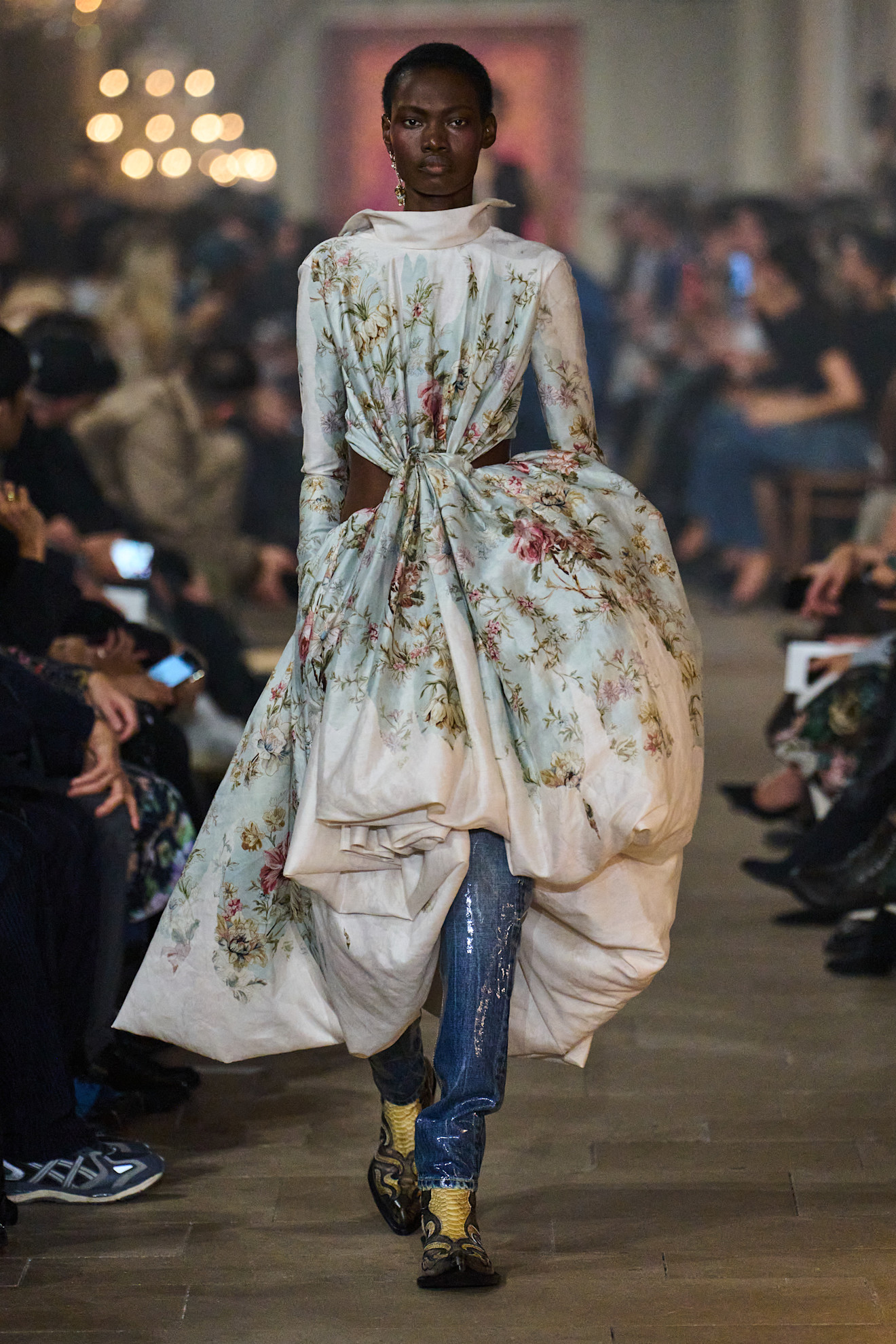 Сучасна Марія-Антуанетта: якою вийшла нова колекція Acne Studios весна-літо 202742