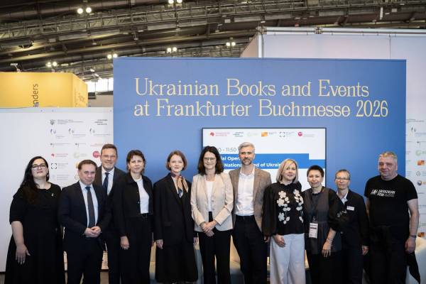 Український стенд на Франкфуртському книжковому ярмарку демонструє втрати галузі та обгорілі книжки 21