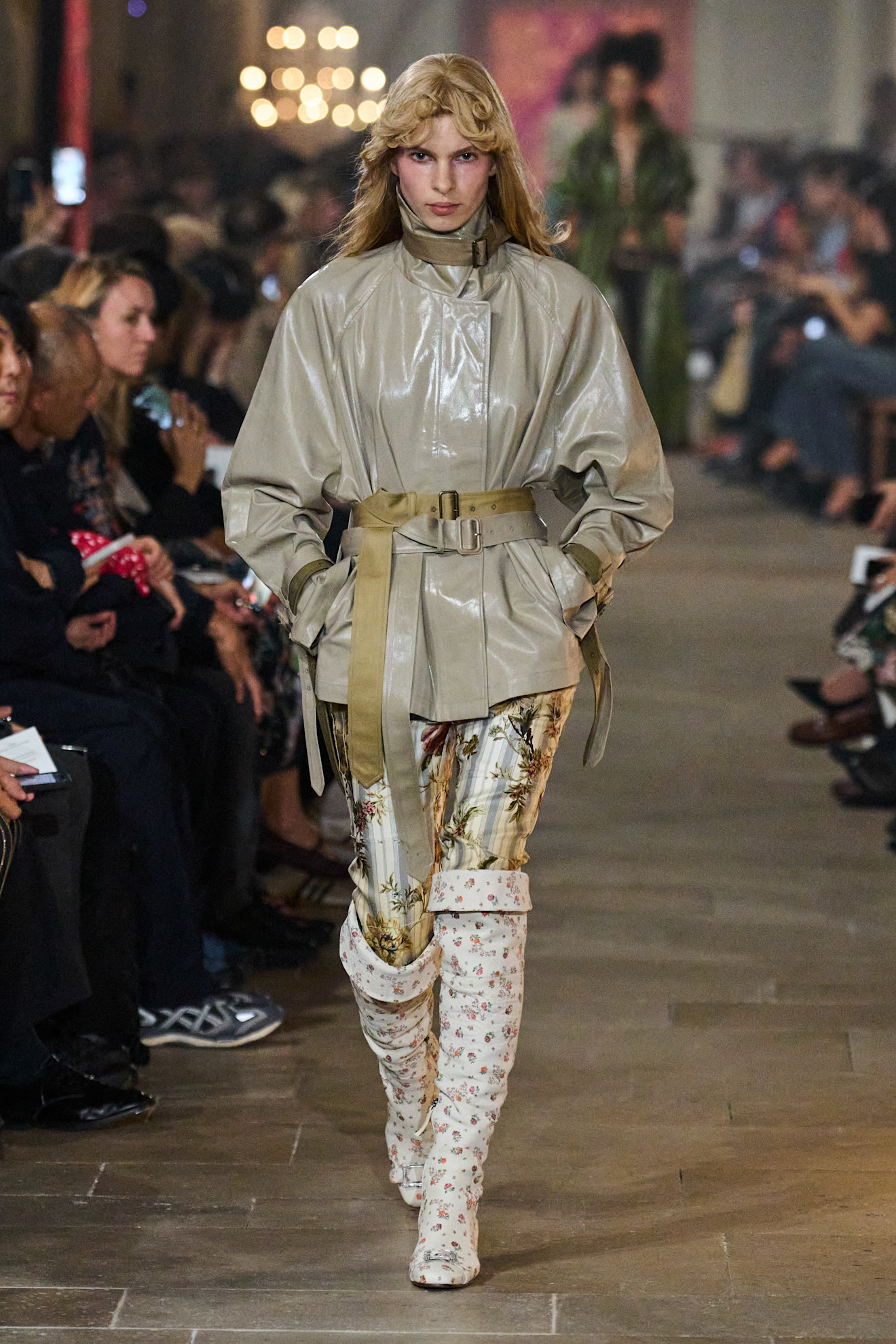 Сучасна Марія-Антуанетта: якою вийшла нова колекція Acne Studios весна-літо 202716