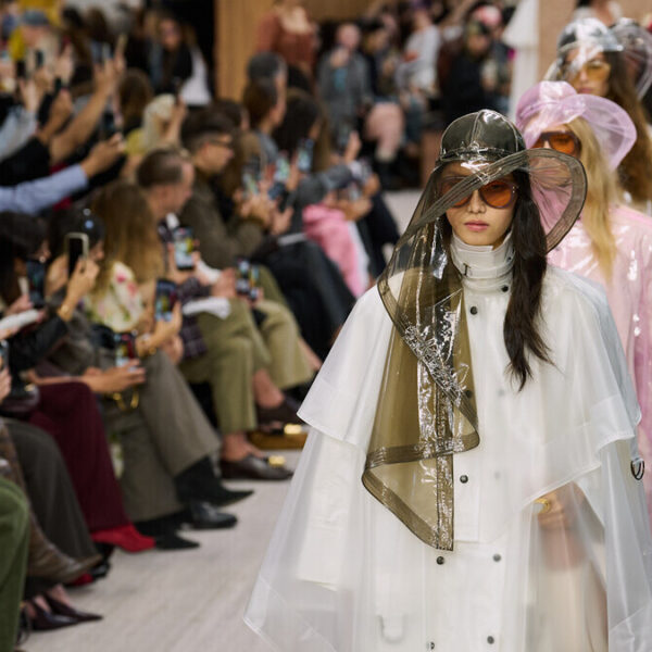Chloé закодовує весну-літо 2027: нова колекція від Чемени Камалі