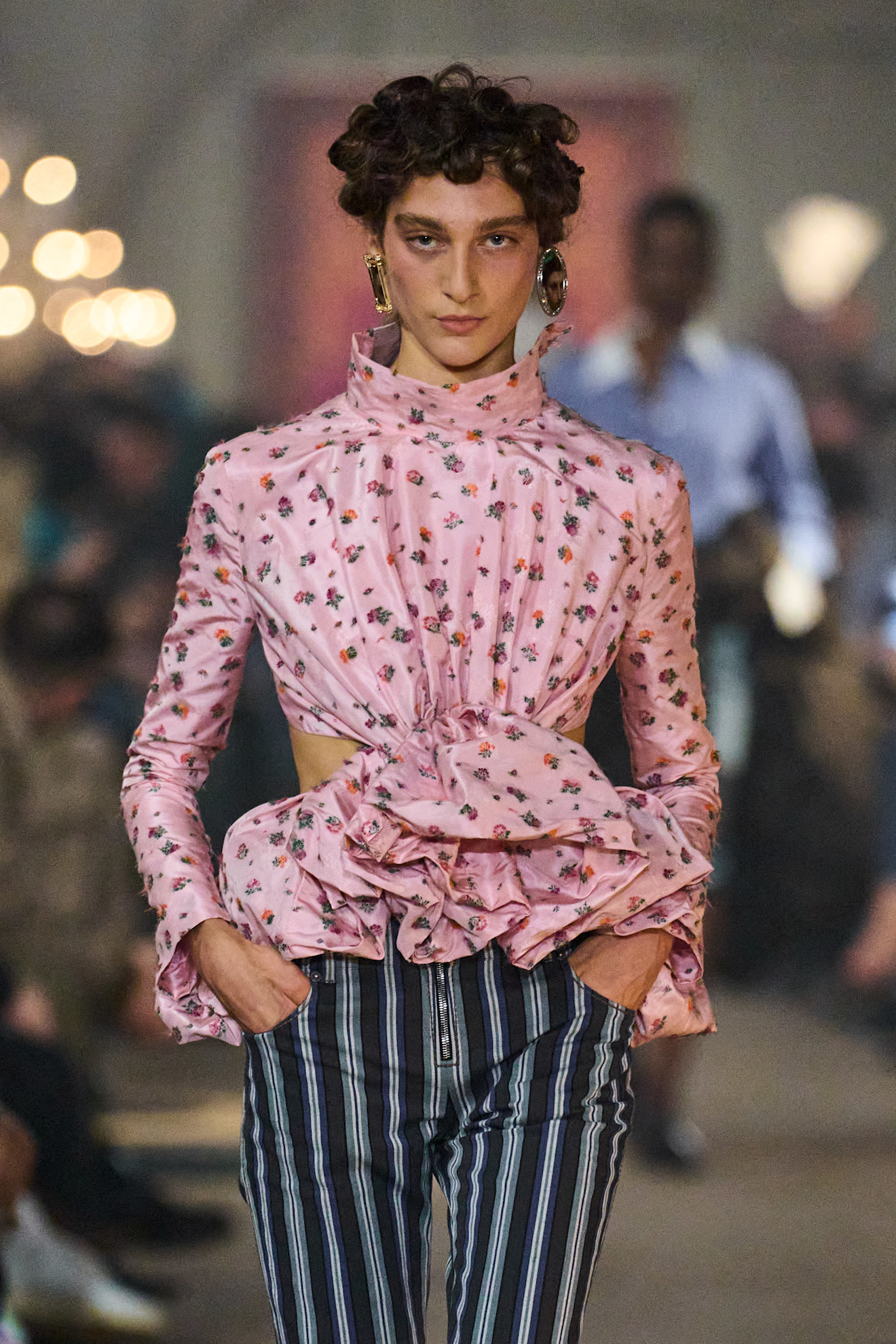 Сучасна Марія-Антуанетта: якою вийшла нова колекція Acne Studios весна-літо 202730