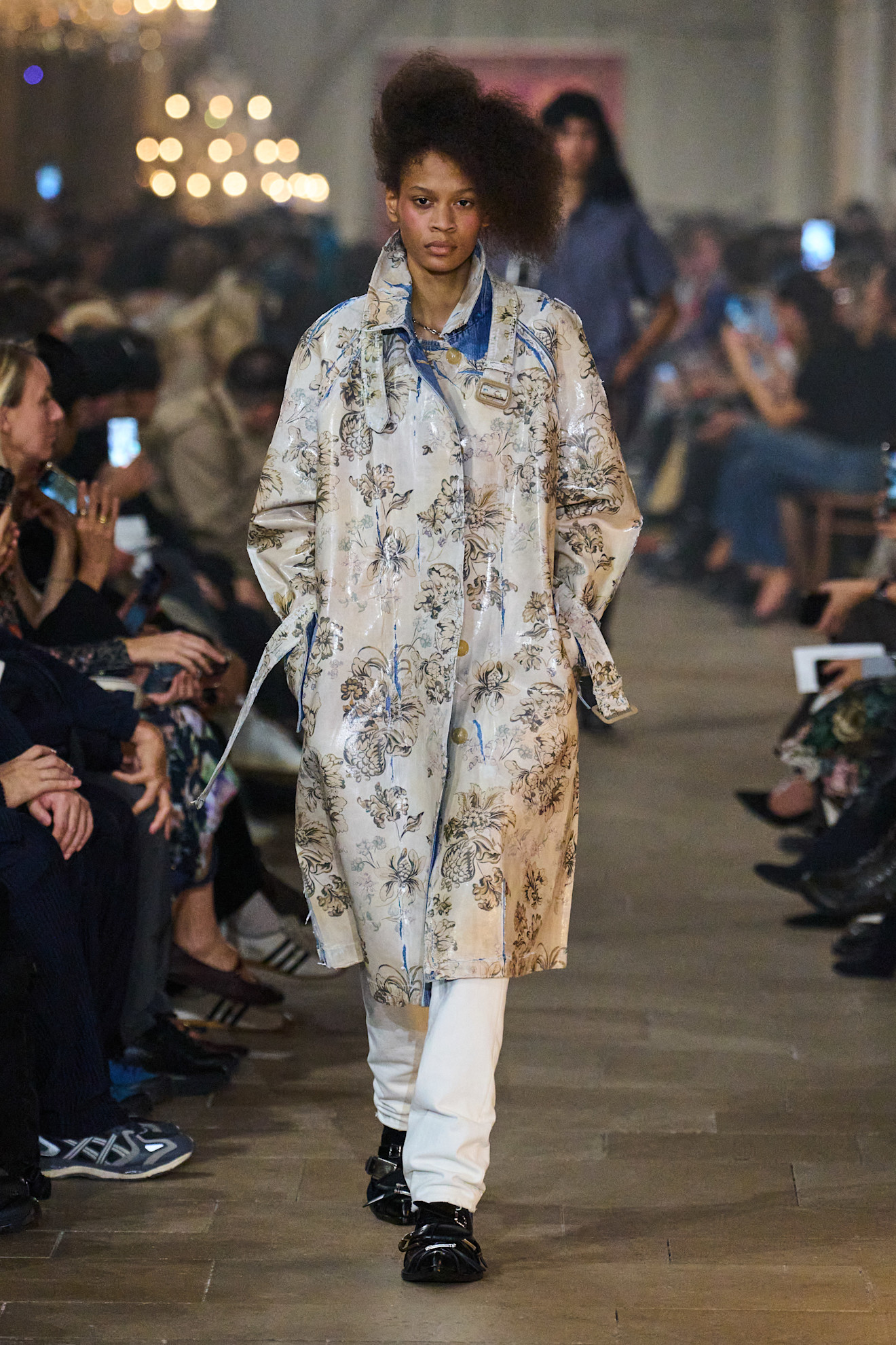 Сучасна Марія-Антуанетта: якою вийшла нова колекція Acne Studios весна-літо 202736