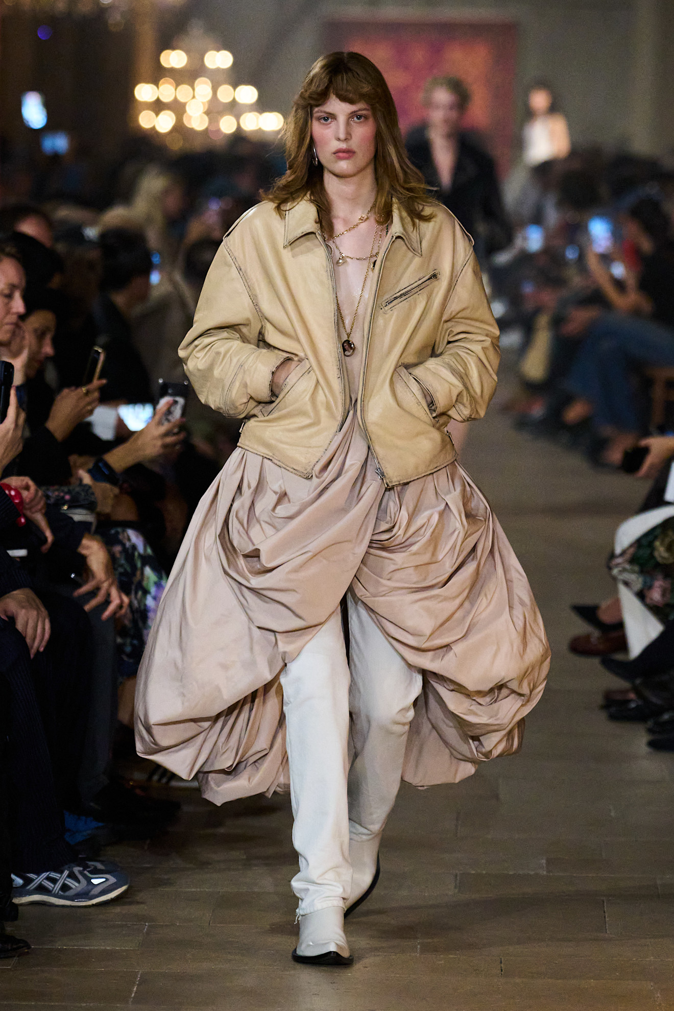 Сучасна Марія-Антуанетта: якою вийшла нова колекція Acne Studios весна-літо 20272