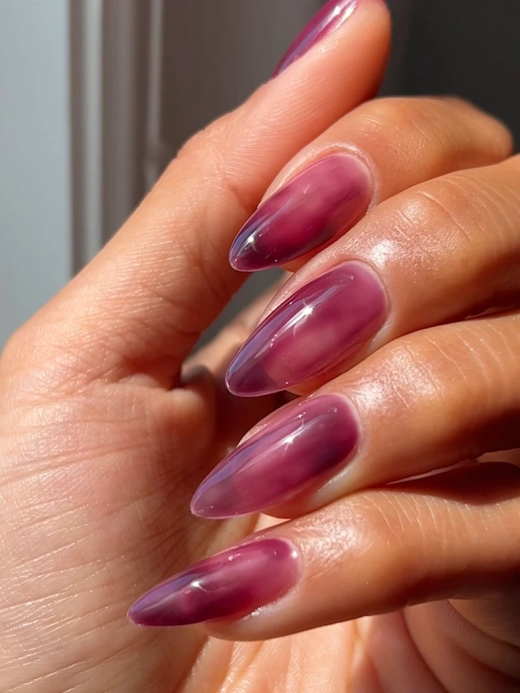 Осінній варіант манікюру jelly nails, який є трендом сезону2