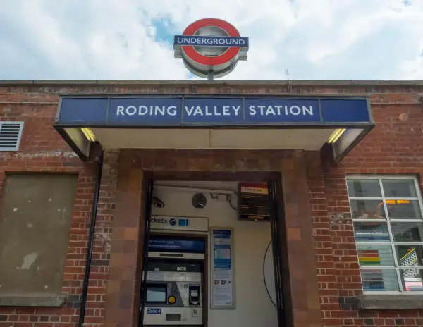 JH178R Roding valley station