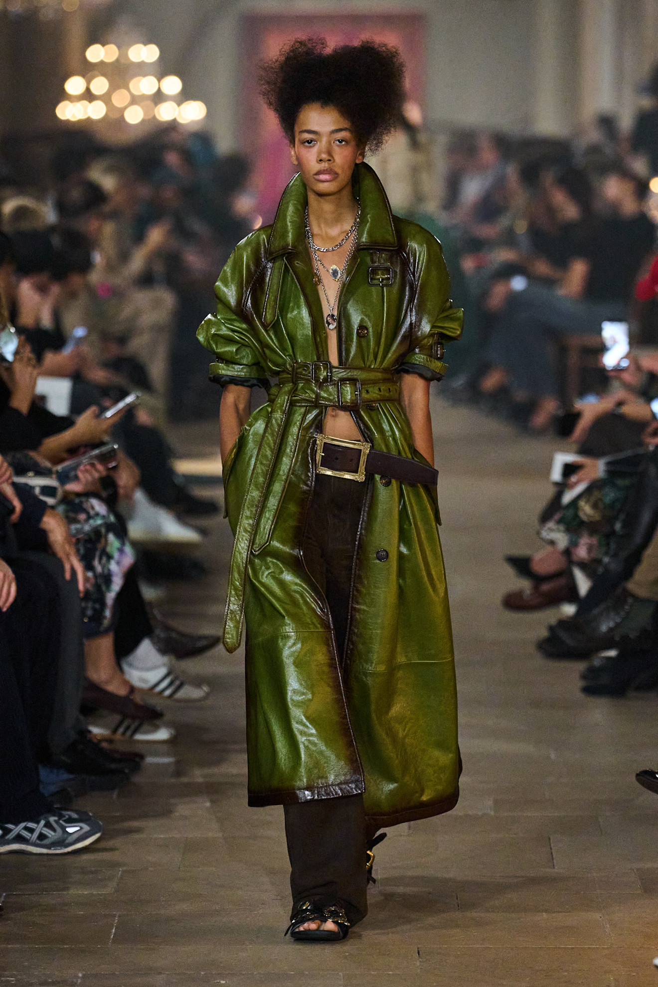 Сучасна Марія-Антуанетта: якою вийшла нова колекція Acne Studios весна-літо 202717