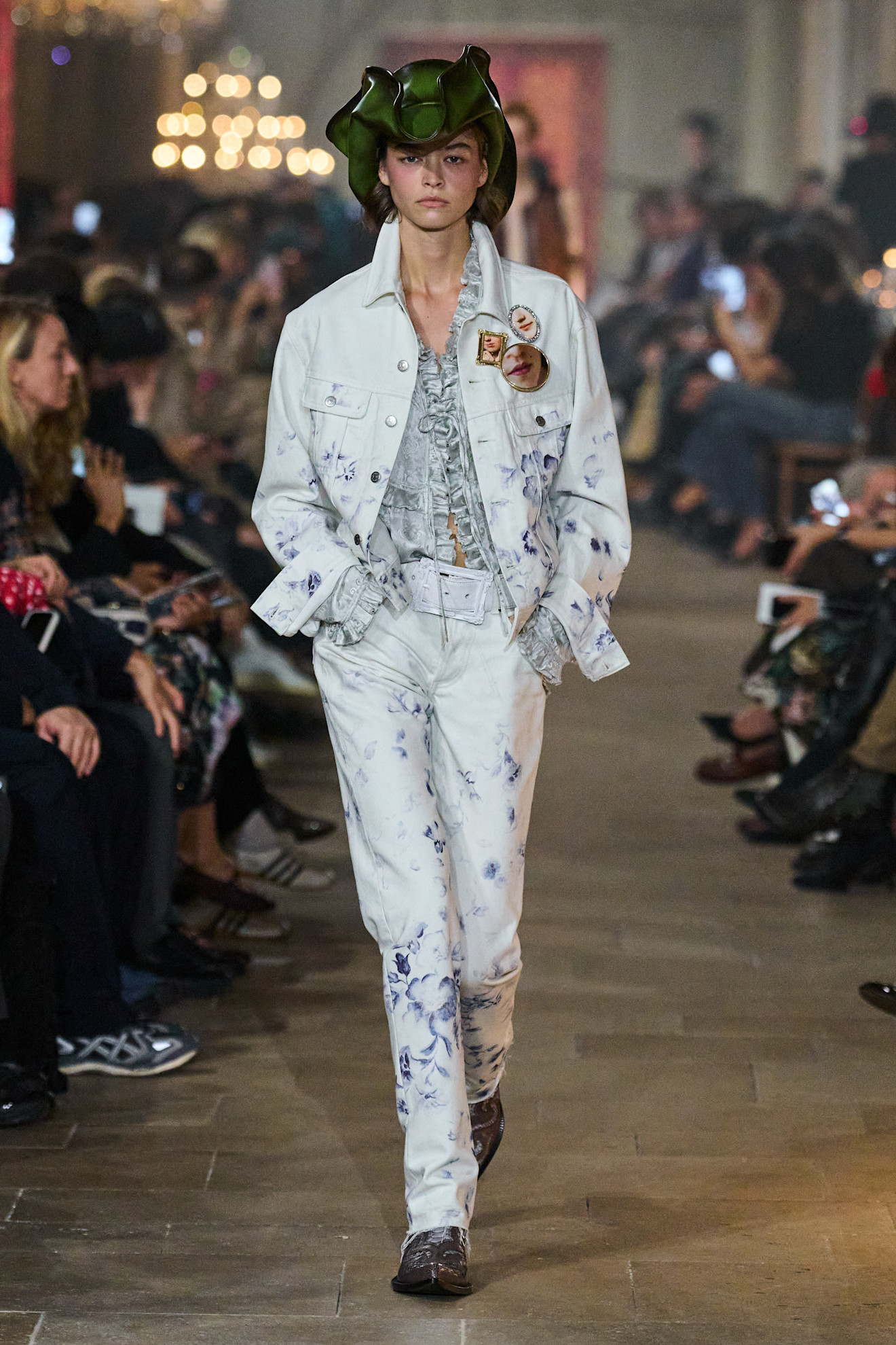 Сучасна Марія-Антуанетта: якою вийшла нова колекція Acne Studios весна-літо 202719