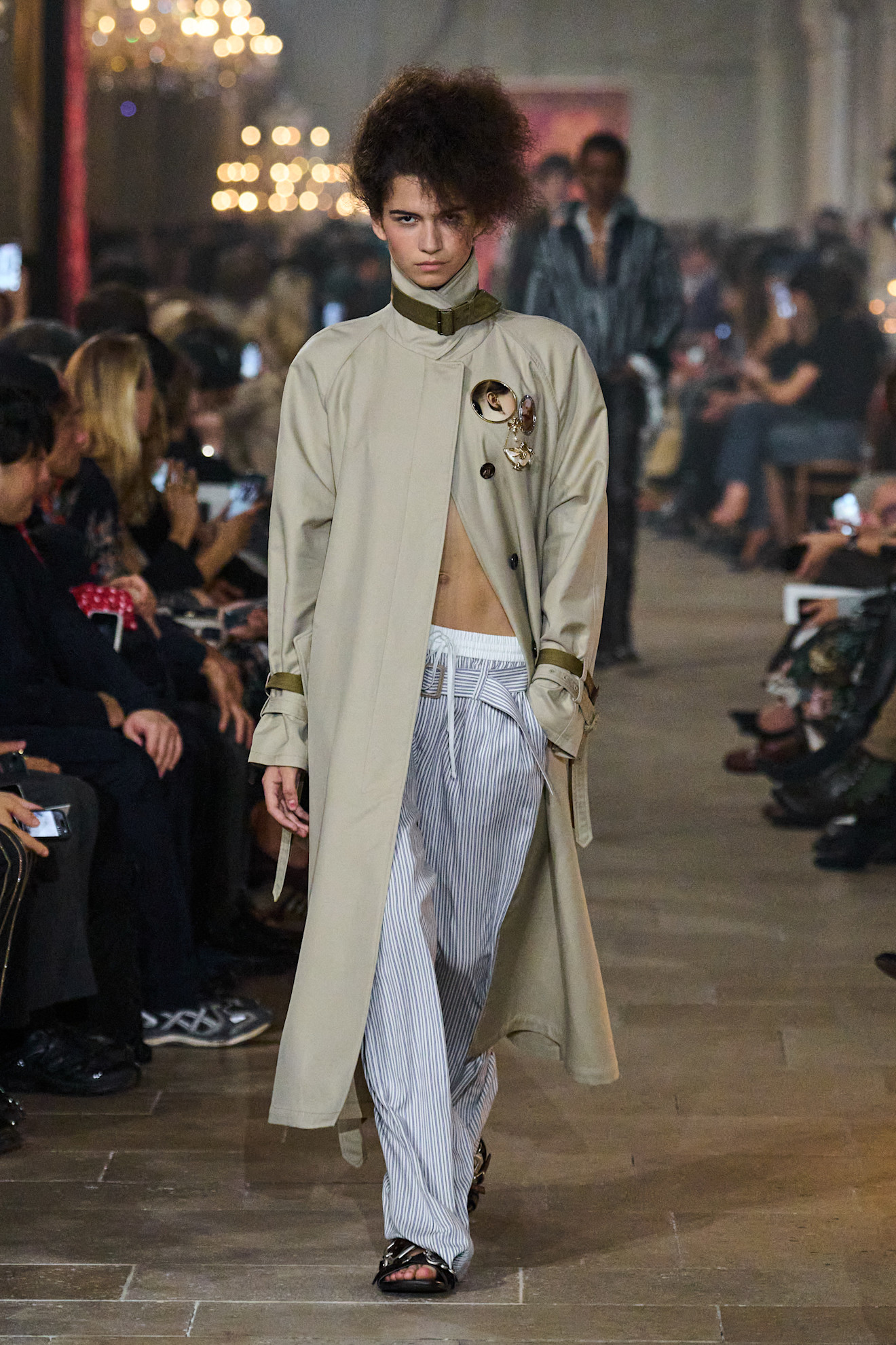 Сучасна Марія-Антуанетта: якою вийшла нова колекція Acne Studios весна-літо 202726