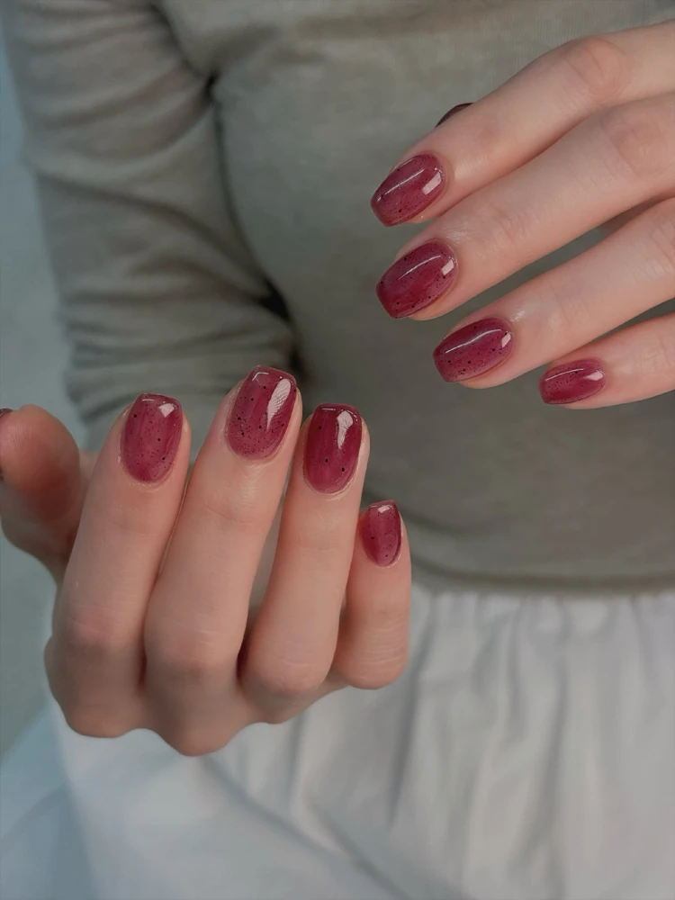 Осінній варіант манікюру jelly nails, який є трендом сезону6