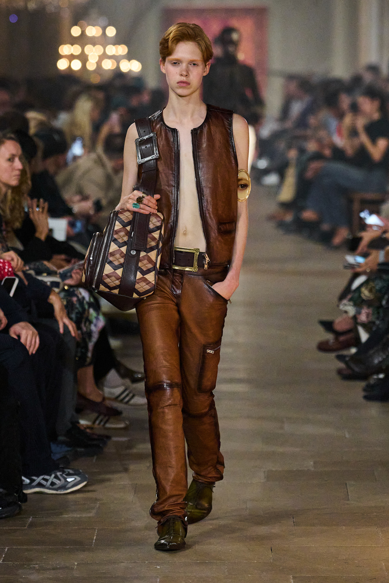Сучасна Марія-Антуанетта: якою вийшла нова колекція Acne Studios весна-літо 202720