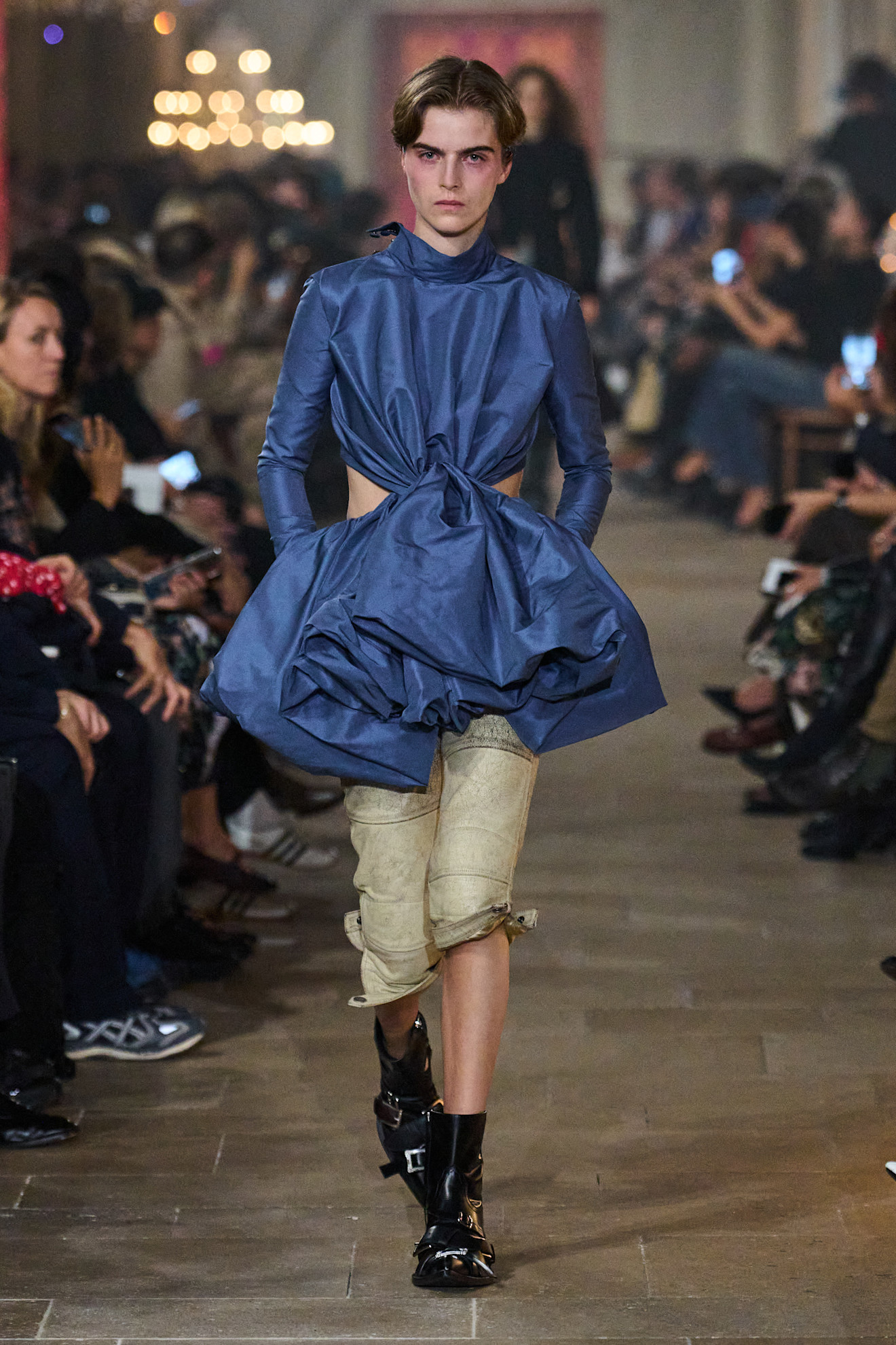 Сучасна Марія-Антуанетта: якою вийшла нова колекція Acne Studios весна-літо 202710